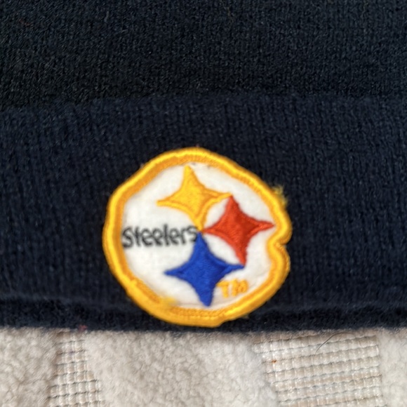 💕SOLD💕Pittsburgh Steelers beanie - Picture 3 of 3